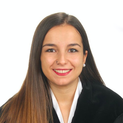 Estudiante de 5º Farmacia busca empleo como técnico o auxiliar. 