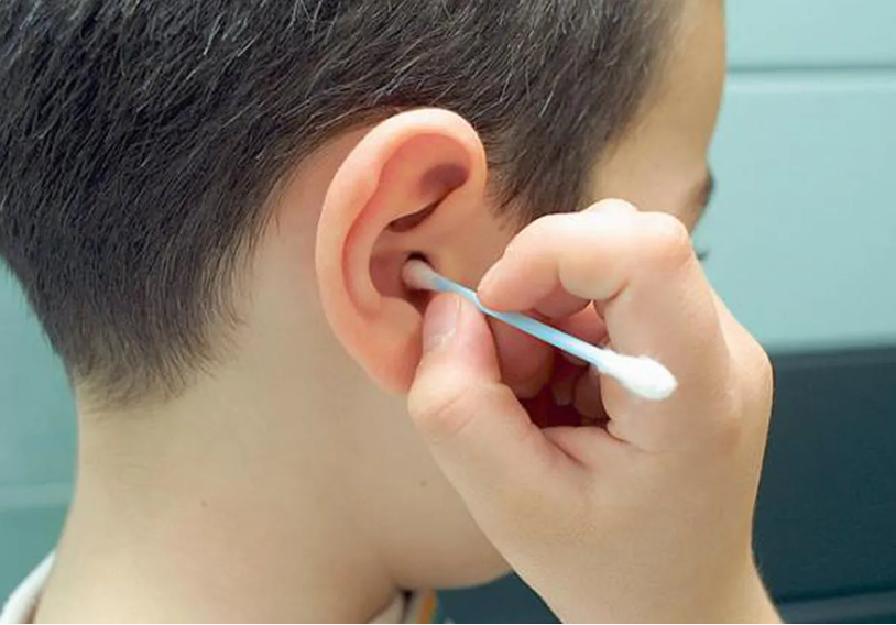 Cómo saber si tengo un tapón de cera en el oído y lo que no debes hacer -  MICOF - Muy Ilustre Colegio Oficial de Farmacéuticos de Valencia