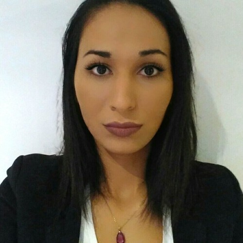 Candidata a Técnico Auxiliar de Farmacia  con 5 idiomas