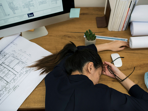Exceso de horas trabajando: así podría afectar a tu cerebro