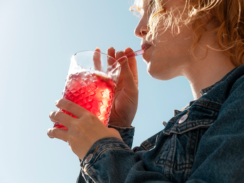 Cómo afecta el alcohol a nuestros dientes