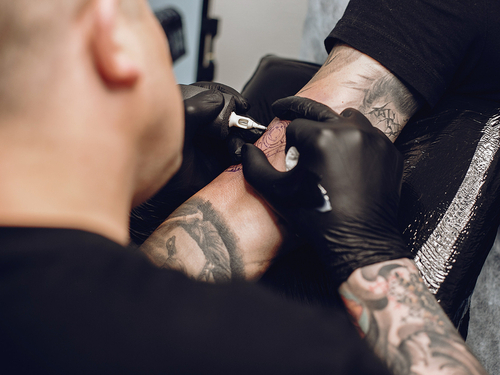 ¿Pueden los tatuajes aumentar el riesgo de cáncer? Esto dicen los investigadores