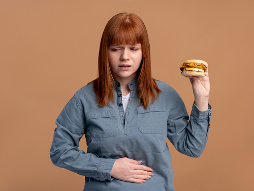 Tripa hinchada después de comer: causas y consejos para prevenir la distensión abdominal