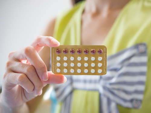 ¿A qué edad pueden las adolescentes empezar a tomar la píldora? 