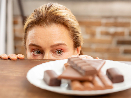 Dejar de comer dulce reduce a la mitad el riesgo de infarto
