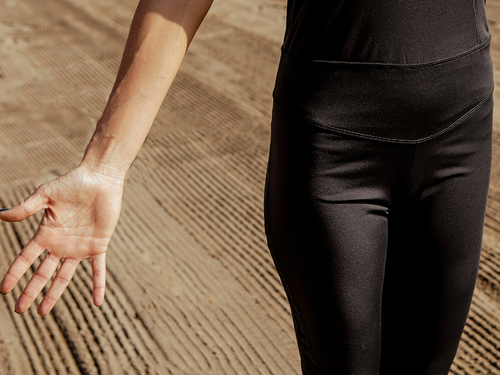 9 peligros de usar la ropa muy ajustada