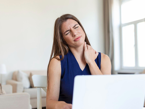 6 errores que crean tensión y dolor en el cuello (así los puedes evitar)