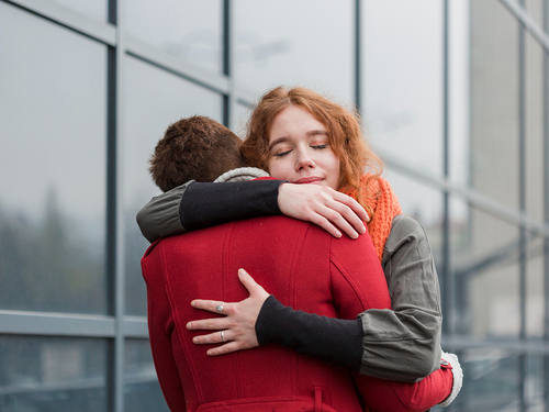 Abrazos contra el estrés: ¿Cuánto tiempo tienen que durar para que funcionen?