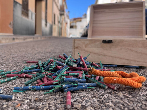 Así es el botiquín fallero: todo lo que recomiendan llevar los farmacéuticos en la riñonera durante las fiestas