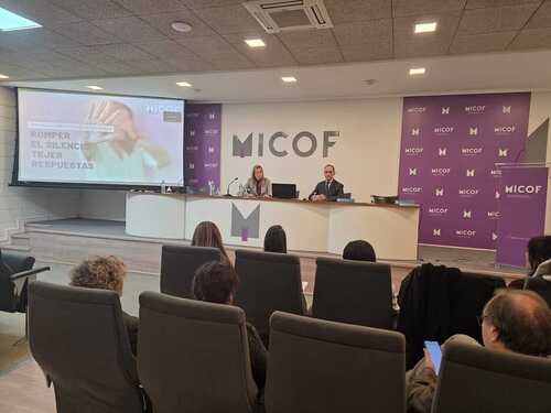 El MICOF y Farmamundi abordan la violencia de género desde la salud y la cooperación en un encuentro en Valencia