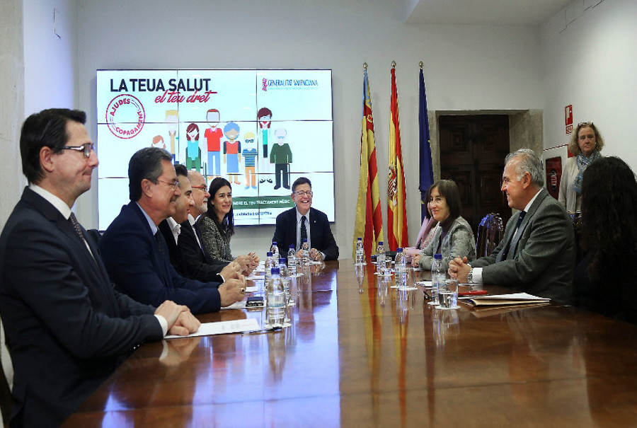 Parte de la Junta de Gobierno con Ximo PUig y Carmen Montón. 